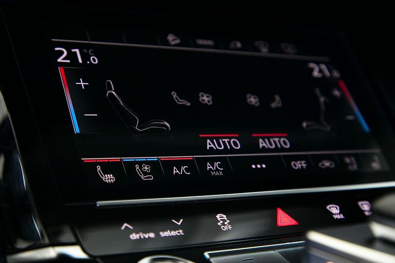 Audi e-tron 55 300kW NightV B&O HUD ZÁRUKA - fotka 29 z 46