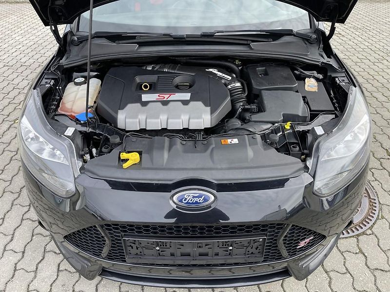 Ford Focus ST 2.0 EB 184 kW serviska - fotka 12 z 19
