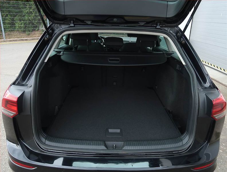 Volkswagen Golf (2021) Life 1.5 TSI, ČR,1.maj - fotka 13 z 22