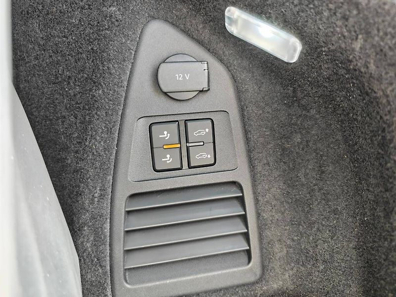 Volkswagen Touareg R-Line 8TT 4Motion 3,0TDI V6 - fotka 28 z 30