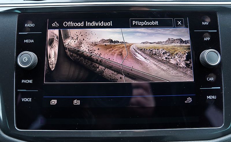 Volkswagen Tiguan 2.0 TSI 4Motion/DSG/R-line/ČR - fotka 50 z 54