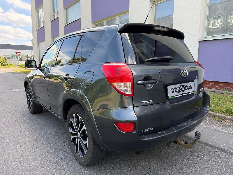 Toyota RAV4 2,2 D4-D 4WD / 130 kW /  - fotka 3 z 27