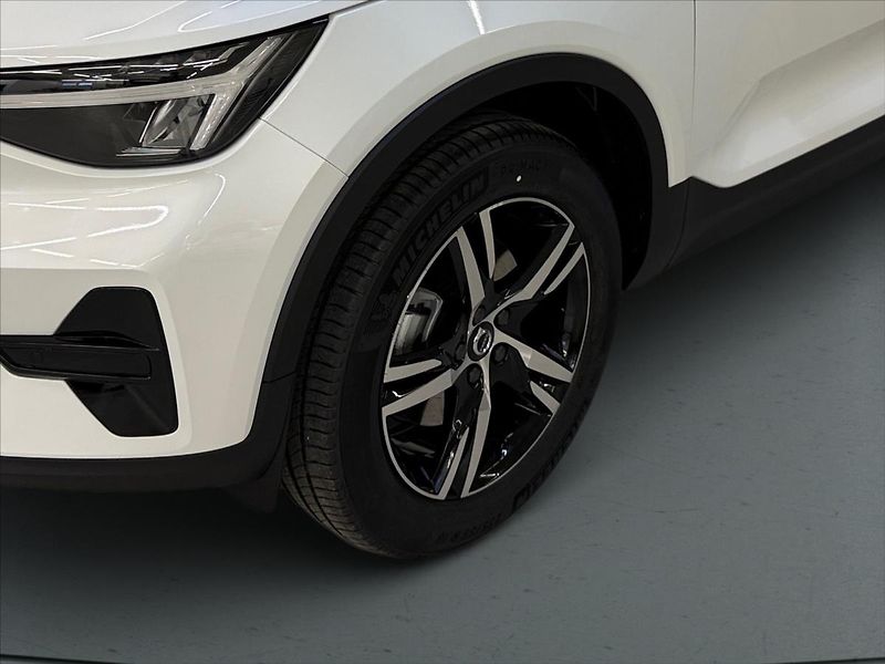 Volvo XC40 (2025) 2,0 B4 FWD Plus Dark 5143 - fotka 6 z 15