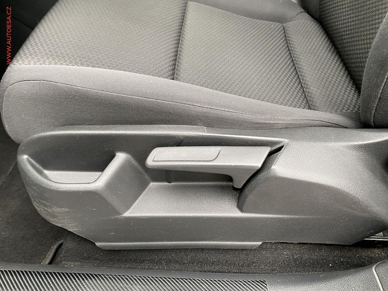Volkswagen Golf Plus (2010) 1.2 TSi, ČR, Trendline, navi - fotka 14 z 17