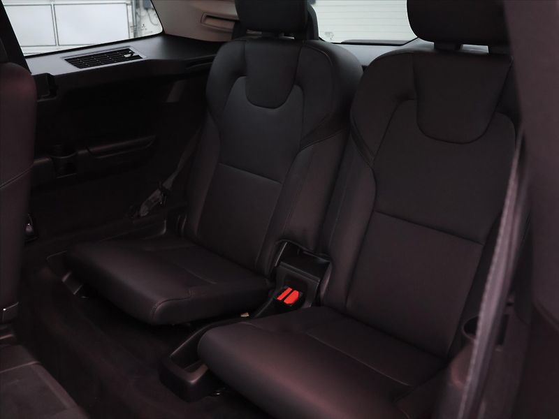 Volvo XC90 2,0 B5 173 kW AWD 7 Míst DPH C - fotka 15 z 28
