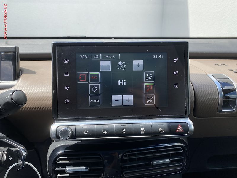 Citroën C4 Cactus (2014) 1.6 HDi, Shine, AT, panor - fotka 19 z 20