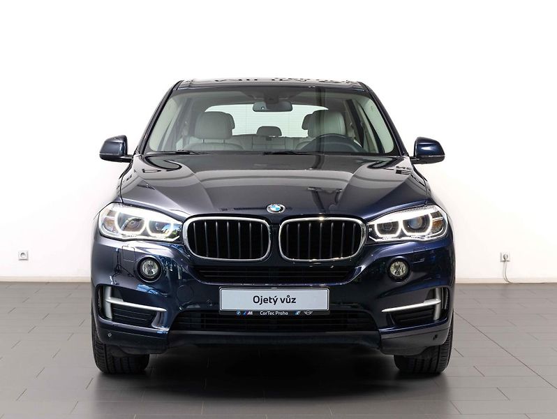 BMW X5 xDrive30d - fotka 3 z 22