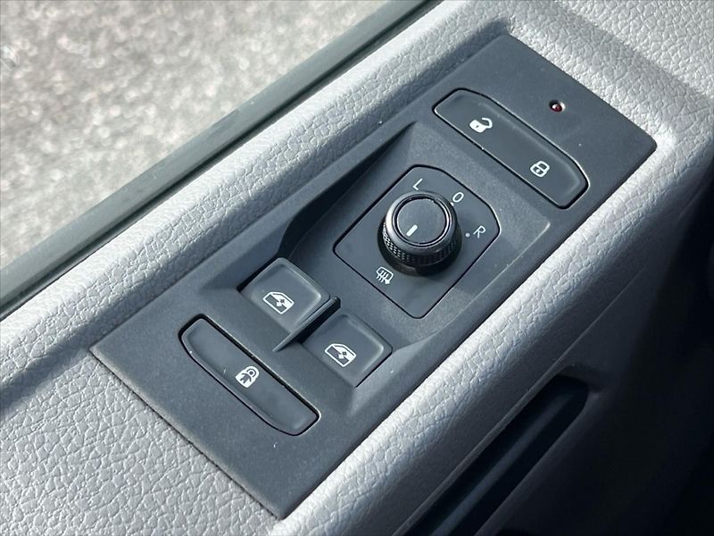 Volkswagen Transporter 2,0 TDi 110kW kombi 5 míst  T6 - fotka 20 z 24