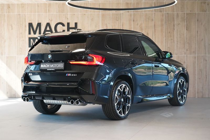 BMW X1 M35i xDrive, Panorama, Head-up - fotka 9 z 50