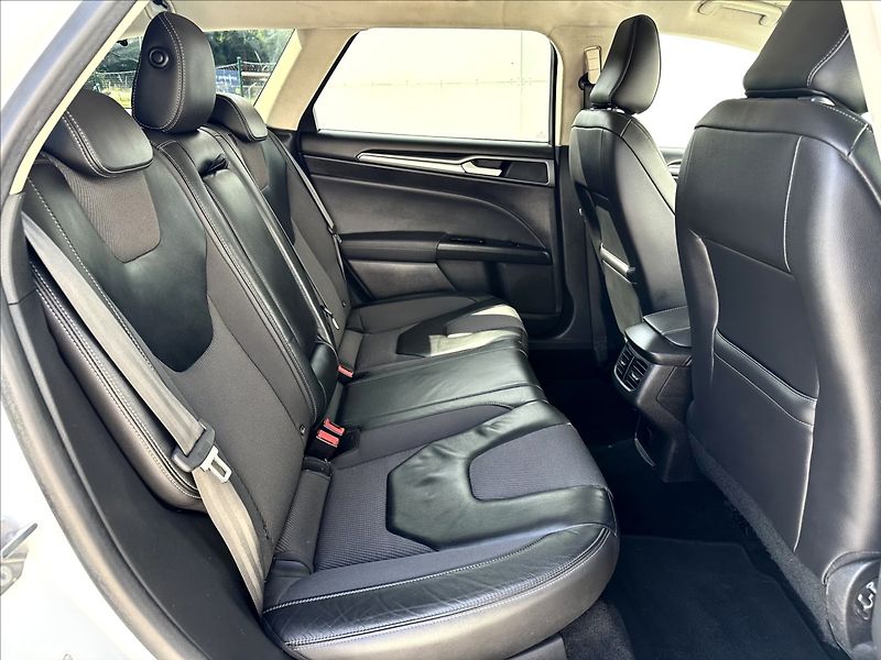 Ford Mondeo 2,0 TDCi Navi Kamera Kůže LED - fotka 26 z 40