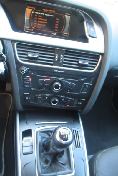 Audi A4 2.0 TDI AUT. KLIMA - fotka 10 z 19