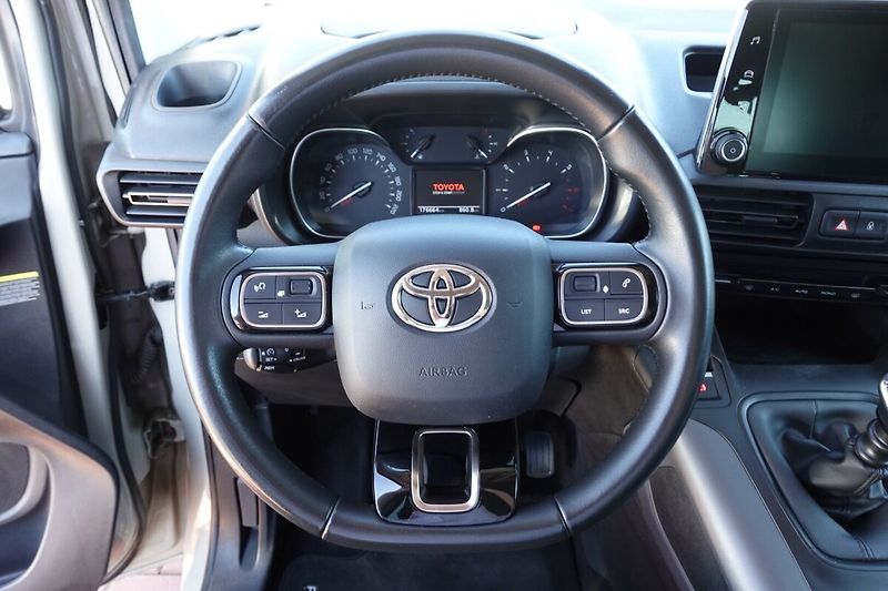 Toyota ProAce City Verso 1.5 D4-D 130 6 MT Long 5D  Fam - fotka 17 z 31