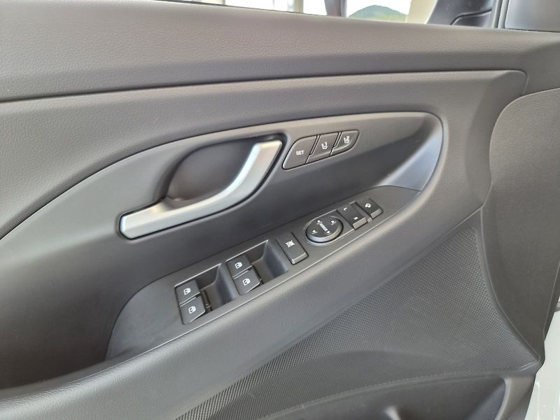 Hyundai i30 1.5 T-GDI/103kW N-Line DCT - P - fotka 12 z 38