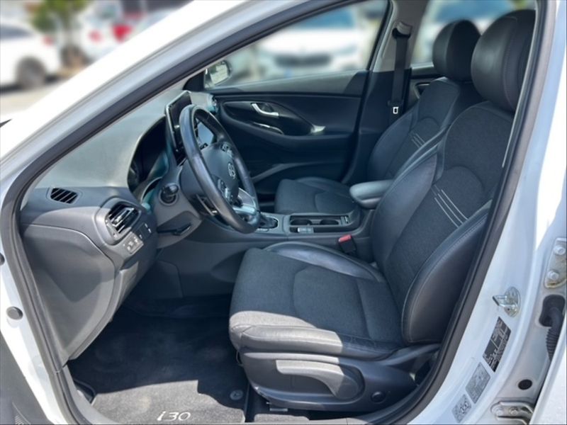 Hyundai i30 1,5 T-GDI Style AT 5d - fotka 7 z 11