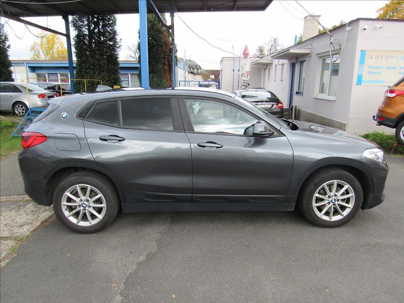 BMW X2 1,5 T sDrive 18I 103kW - fotka 8 z 33