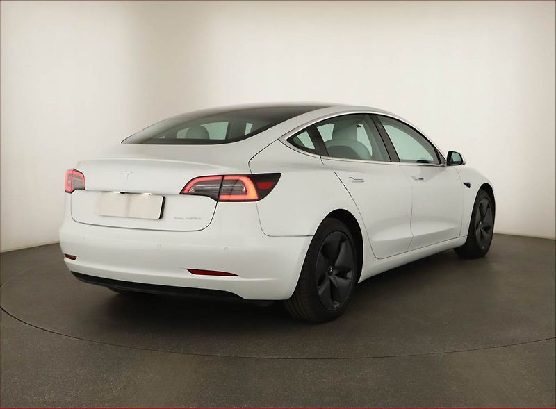 Tesla Model 3 (2020) Long Range 4WD 78kWh, SoH 83% - fotka 5 z 19