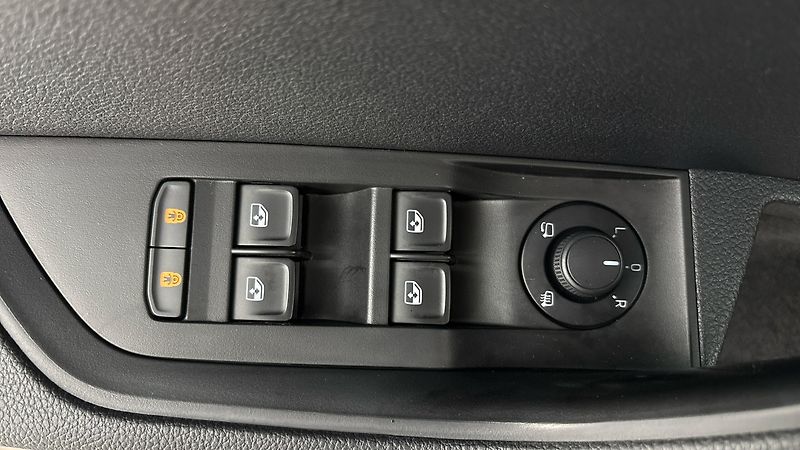 Škoda Superb 2.0 TDI Ambition Combi - fotka 24 z 29