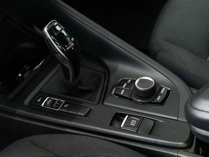 BMW X1 sDrive18i - fotka 15 z 22