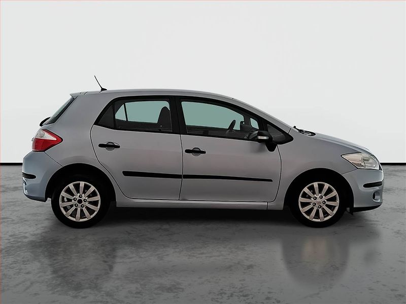Toyota Auris (2010) 1.6 Valvematic - fotka 6 z 16
