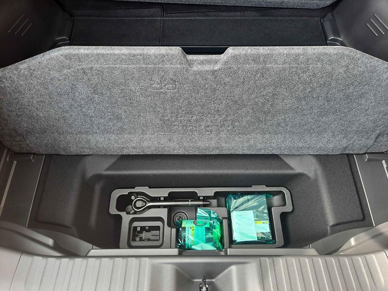 Subaru Uncharted (2026) Executive 77 kWh AWD 252 kW - fotka 38 z 55