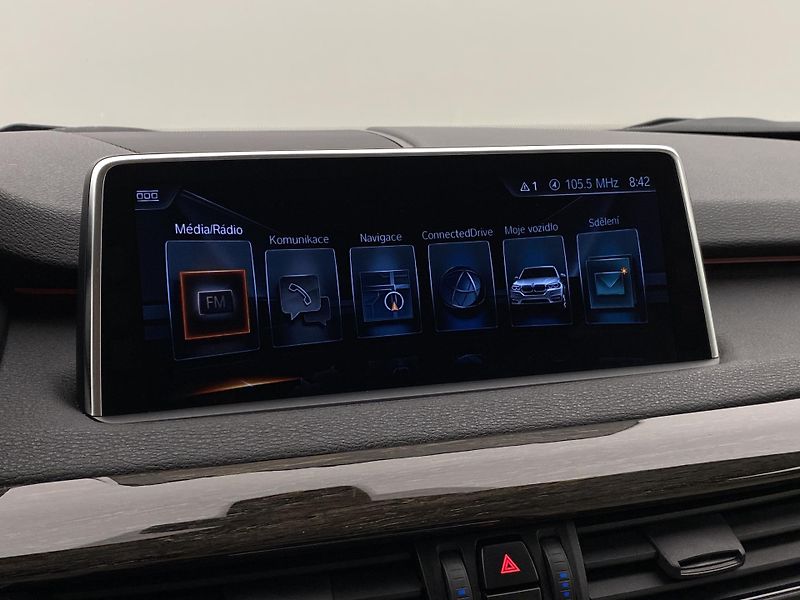 BMW X5 XDRIVE 30d AUT CZ - fotka 8 z 65