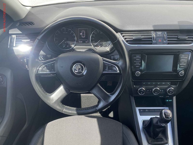 Škoda Octavia (2014) 2.0 TDi, Elegance, navi, - fotka 11 z 19