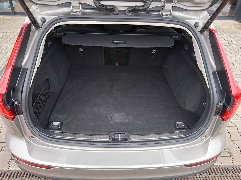 Volvo V60 MOMENTUM 2.0 D3 110 kW - fotka 6 z 27