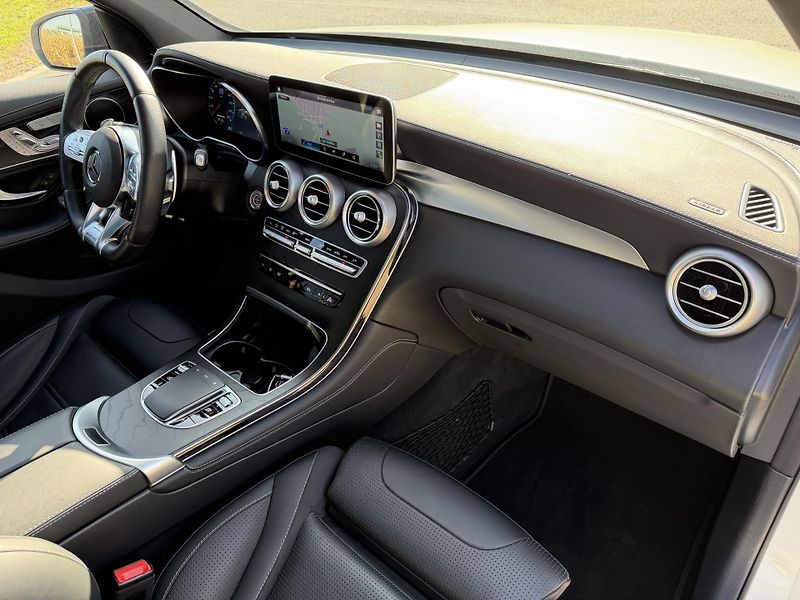 Mercedes-Benz GLC 63 AMG 4MATIC+ PANORAMA NAVI - fotka 35 z 38