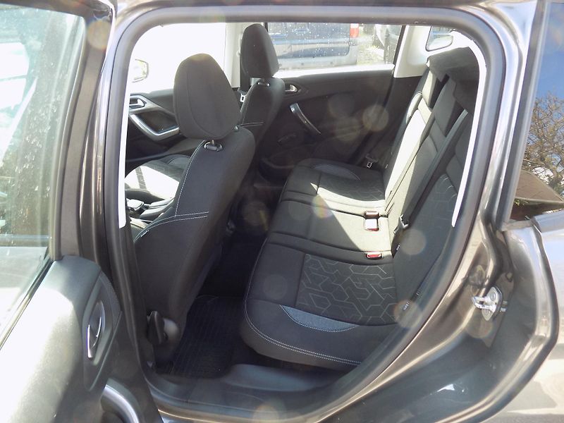Peugeot 2008 1,2I 60 KW ACTIVE, TAŽNÉ, ČR - fotka 20 z 41