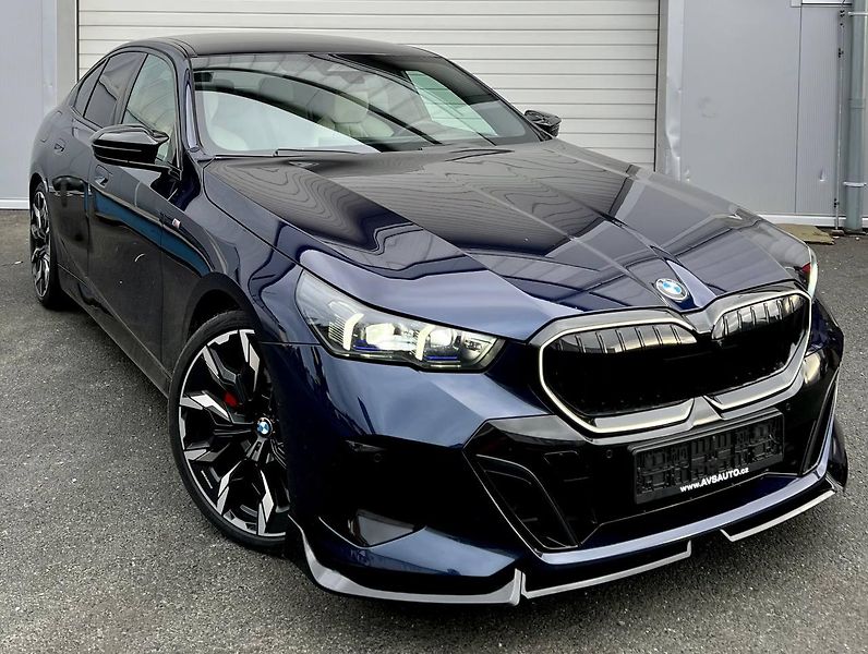 BMW Řada 5 (2024)  HARMAN/KARDON HEAD-UP TAŽNÉ - fotka 1 z 19