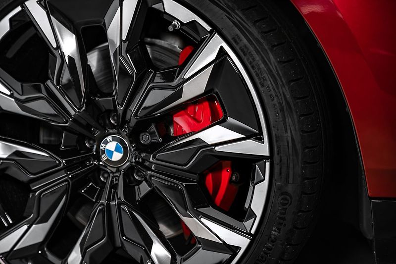 BMW Řada 5 550 e xDrive - fotka 11 z 25