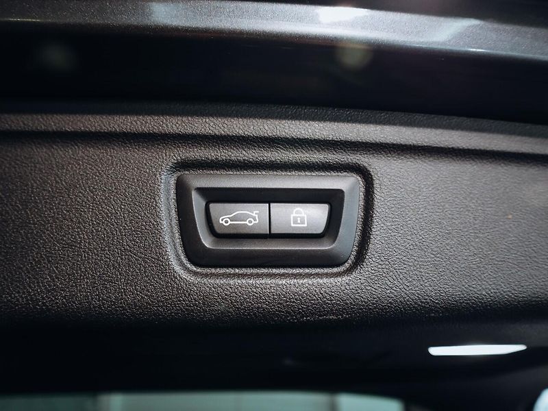 BMW Řada 3 320d Touring xDrive - fotka 9 z 26