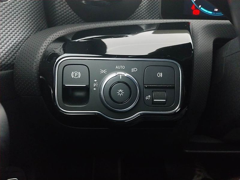 Mercedes-Benz CLA (2020) 180 - fotka 21 z 23