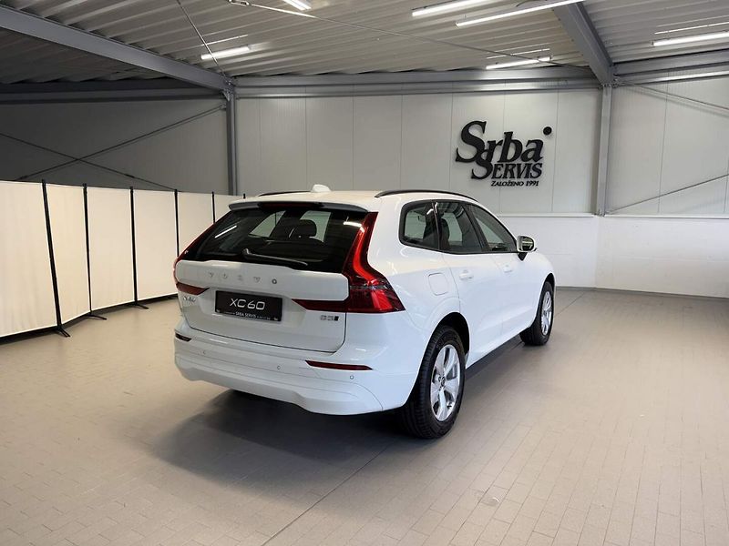 Volvo XC60 (2026) B5 2.0L 250+14 HPAT8 AWD CORE - fotka 4 z 22