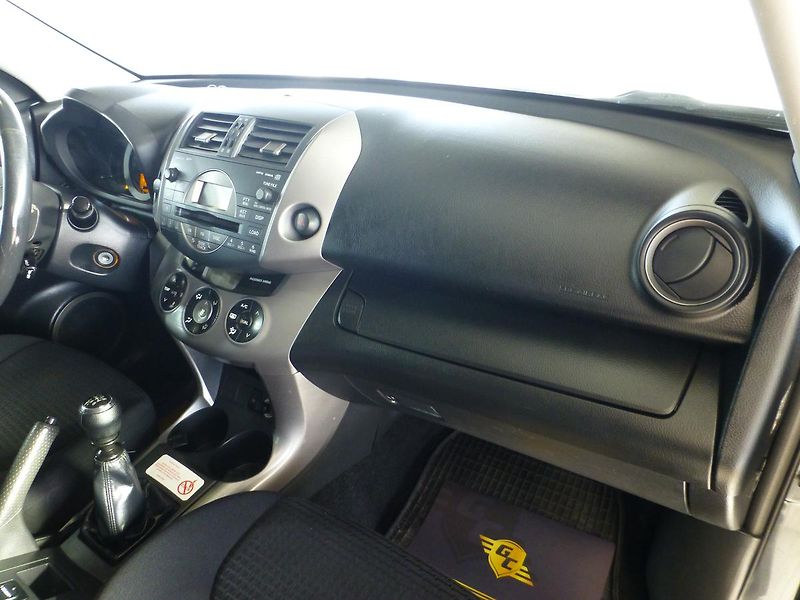 Toyota RAV4 (2009) 2,2 D-4D*ALU**TAŽNÉ**4X4 - fotka 19 z 25