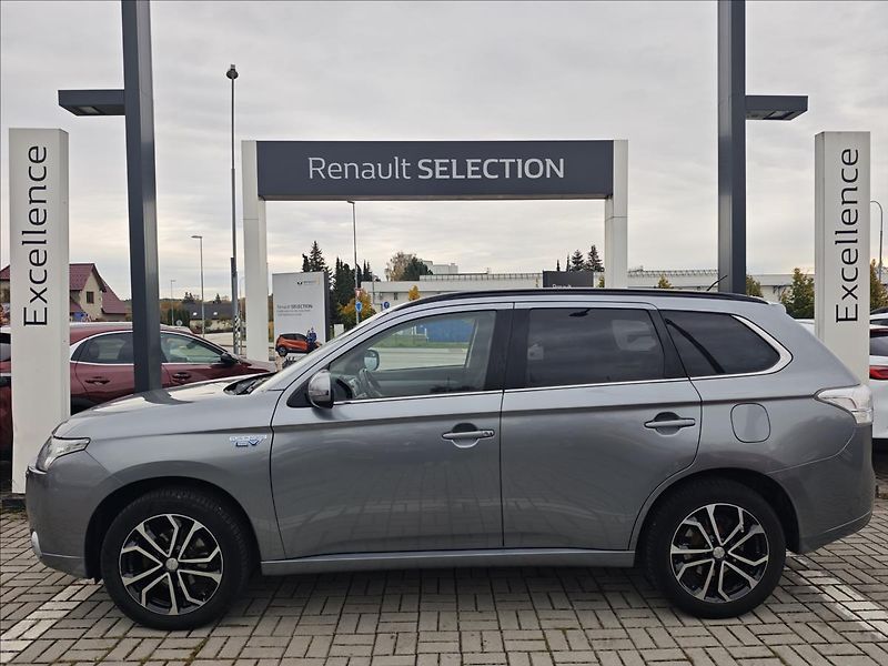 Mitsubishi Outlander 2,0 Plug-in HYBRID  4x4 INTENS - fotka 3 z 22