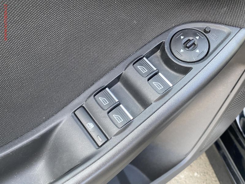Ford Focus (2017) 1.5 EcoBoost, ČR, Sport, navi - fotka 13 z 19
