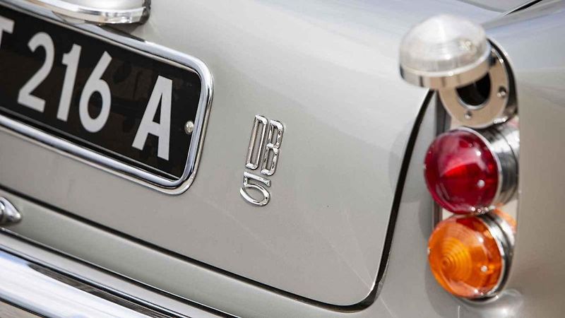 Aston Martin DB5 z filmu Goldfinger