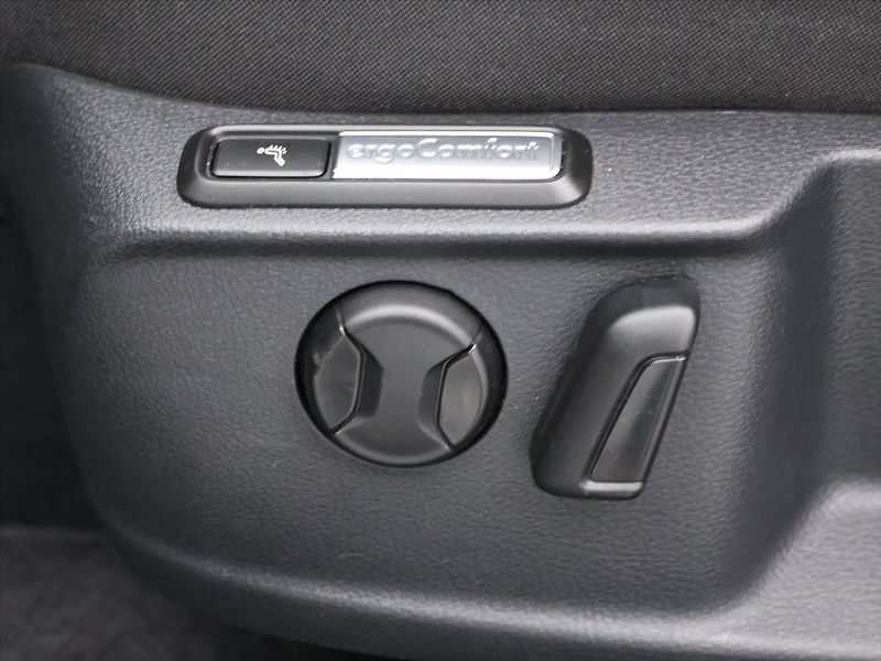 Volkswagen Passat 2,0 TDI 110kW DSG LED 1.Maj - fotka 16 z 31
