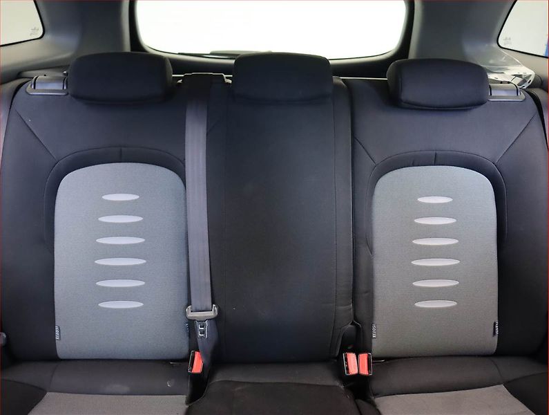 Kia Ceed (2015) Silver 1.6 GDI, Tempomat - fotka 10 z 18