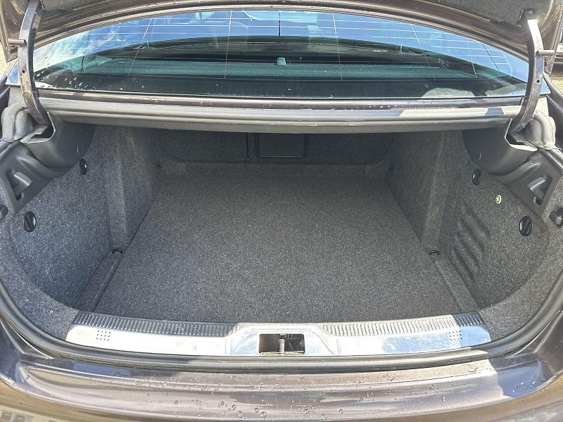 Škoda Superb (2009) 2.0 TDI Ambition - fotka 22 z 28