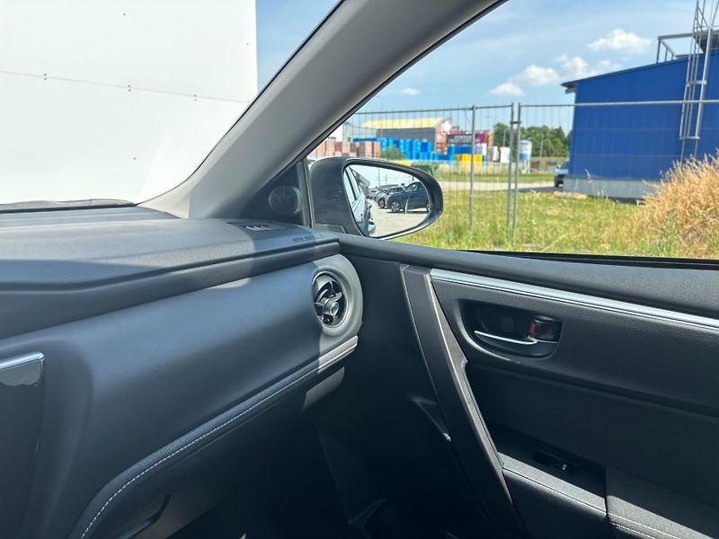 Toyota Corolla 1.6 VVT-i Active Trend Led - fotka 23 z 28