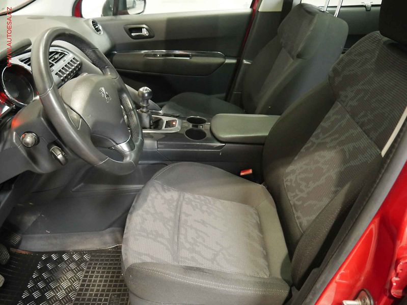 Peugeot 3008 (2010) 1.6HDi, 2.maj, Navi, panor - fotka 9 z 21