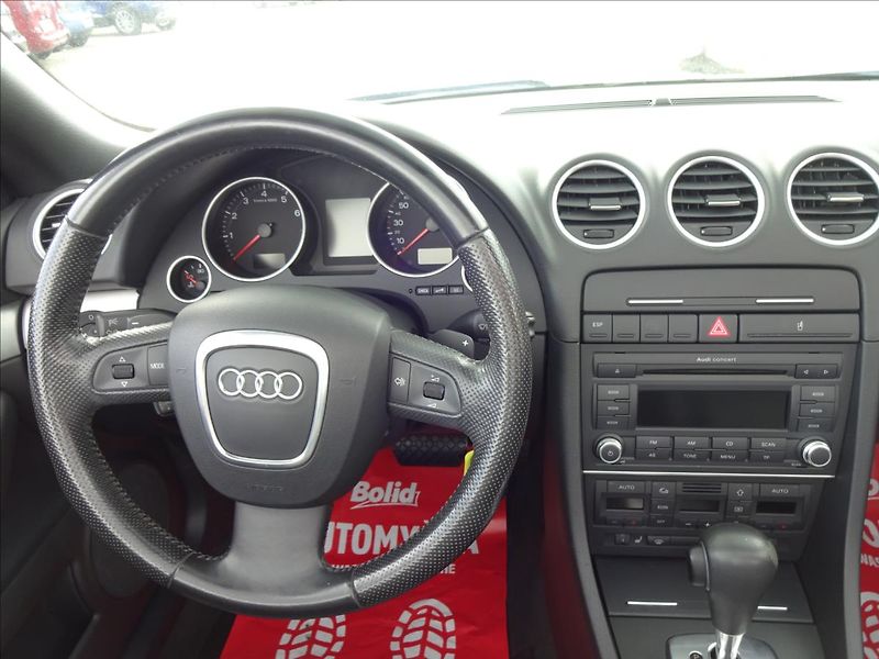 Audi A4 1,8 T CABRIO !AKČNÍ CENA! - fotka 42 z 51
