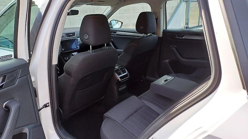 Škoda Superb Superb combi-1.maj-ČR-NEHAV-TZ - fotka 10 z 50