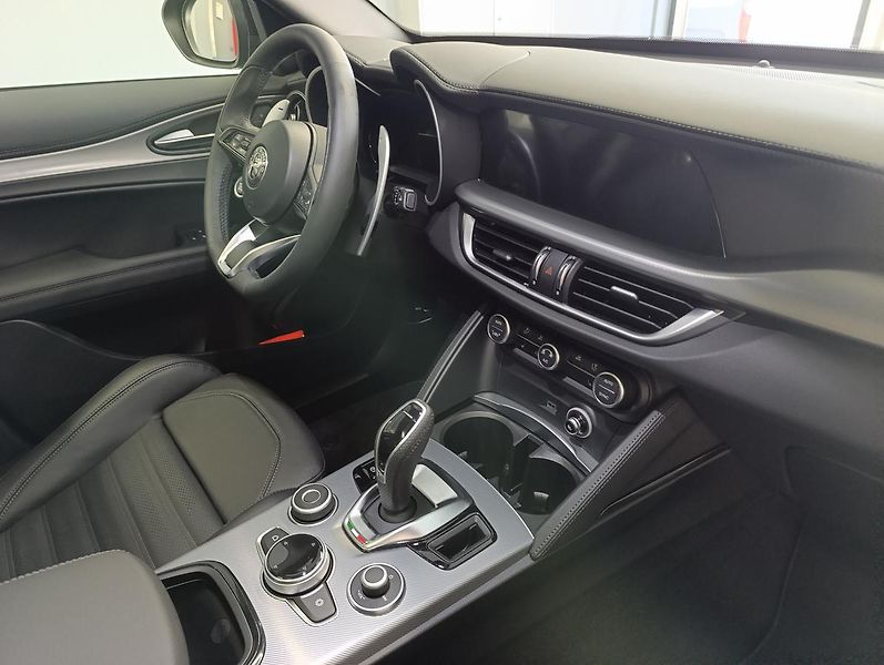 Alfa Romeo Stelvio (2025) Veloce 2,0 Turbo 280k AWD - fotka 9 z 14