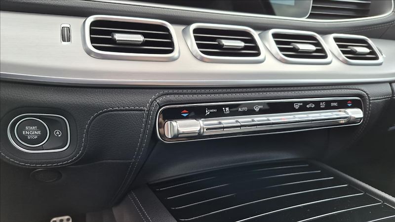 Mercedes-Benz GLS 2,9 400d 4M AMG 7míst 1 ČR DPH - fotka 29 z 38