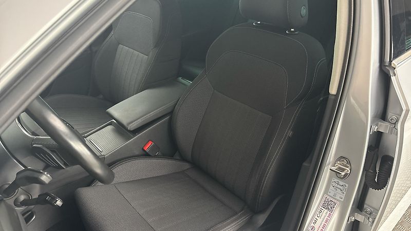 Škoda Superb 2.0 TDI DSG 4x4 Style Combi - fotka 15 z 32