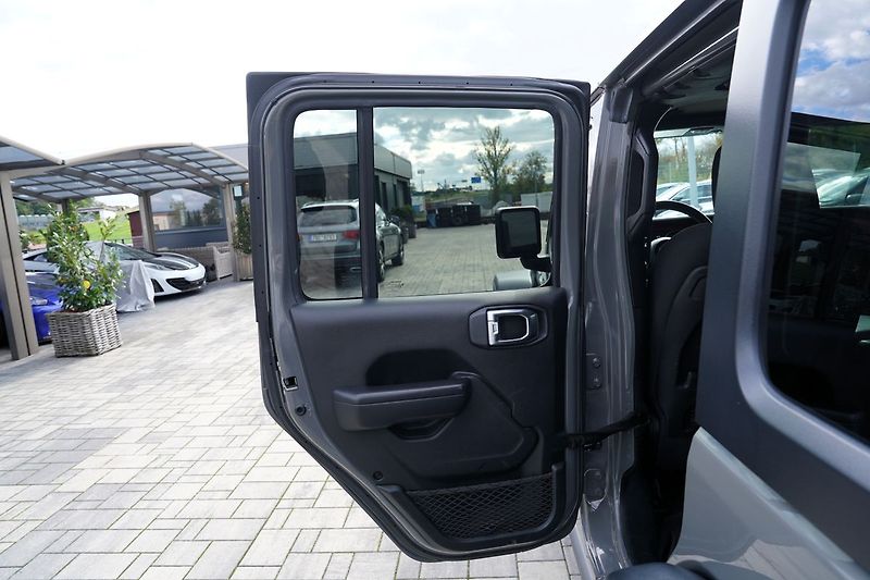 Jeep Wrangler 3.6i V6/Rubicon/4x4/AT - fotka 19 z 53
