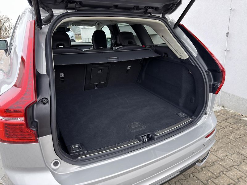 Volvo XC60 B5 AWD PLUS DARK /ventil. sed. - fotka 18 z 48
